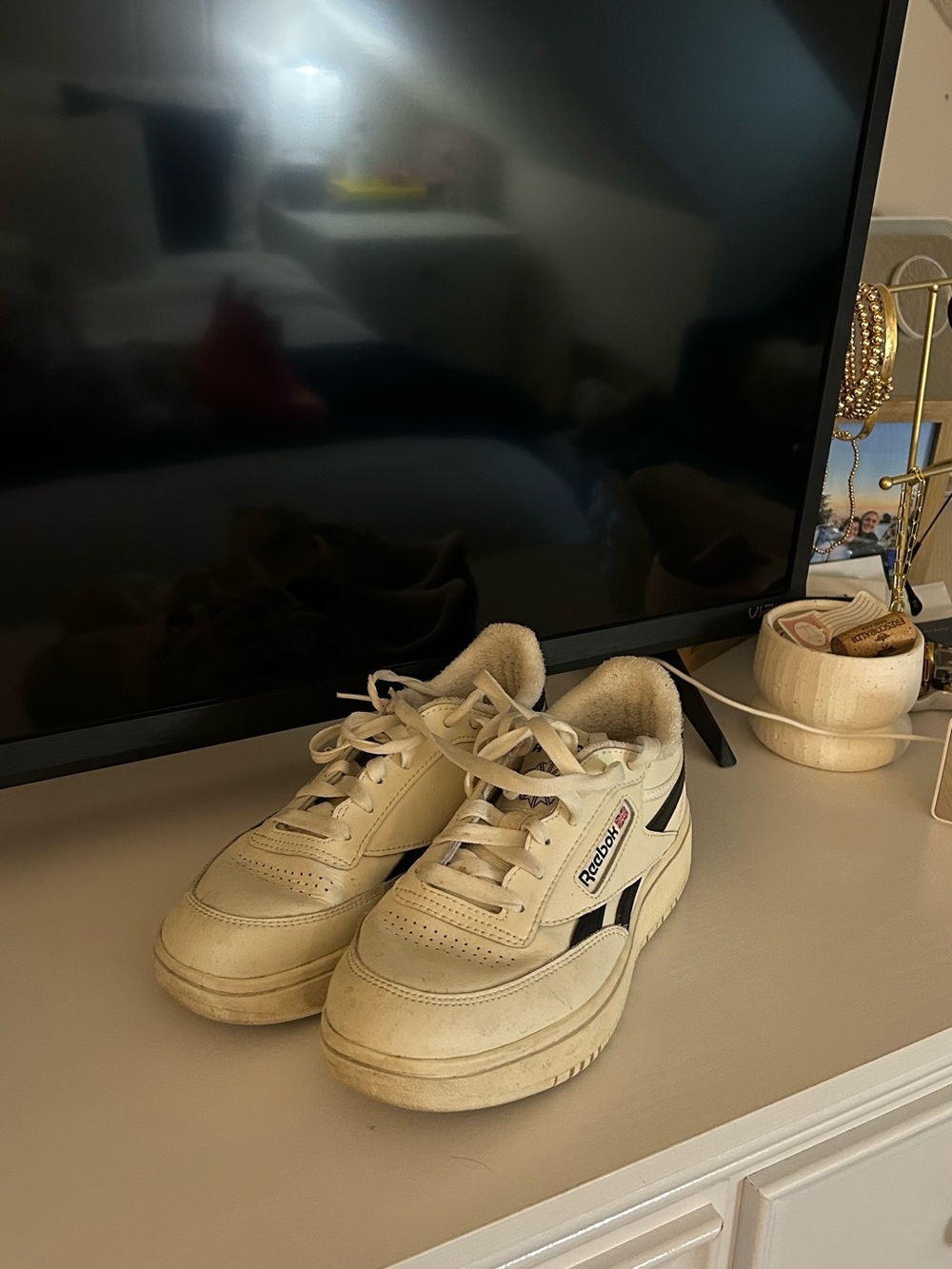 Reebok Off-White/Beige Classic Low-Top Athletic Sneakers